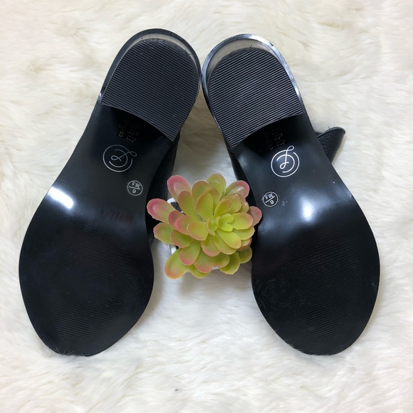 Chinese Laundry Lash Peep Toe Ankle Booties - Picture 8 of 8